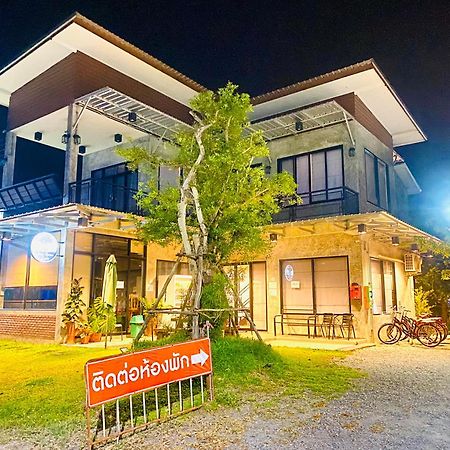 บ้านต้นไม้โฮมสเตย์อุทัยธานี Екстериор снимка
